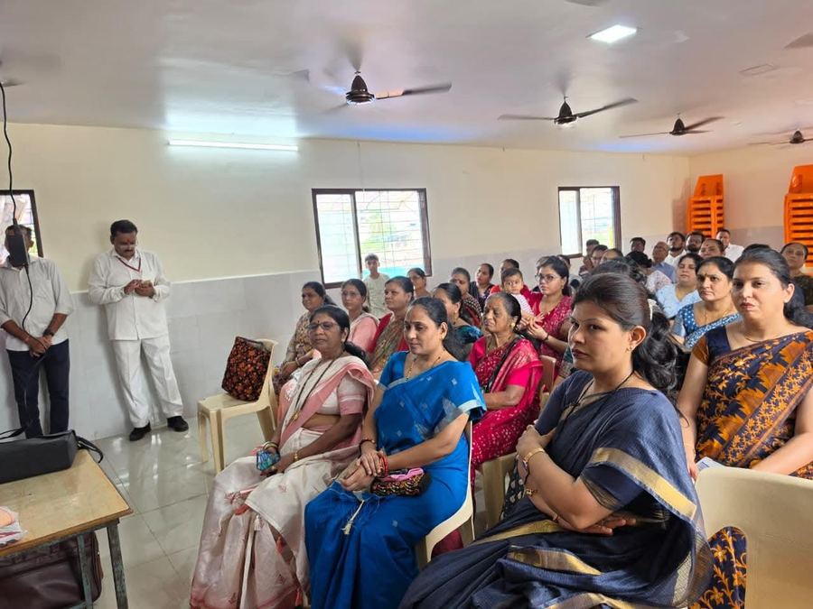 Doctors being felicitated at the Ulhasnagar community health camp